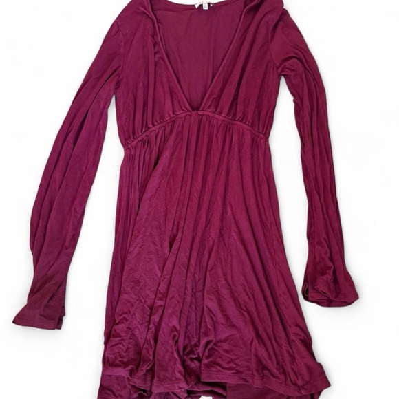 Tobi Dresses & Skirts - Tobi Long Sleeve V-Neck Flowy Dress - Burgundy